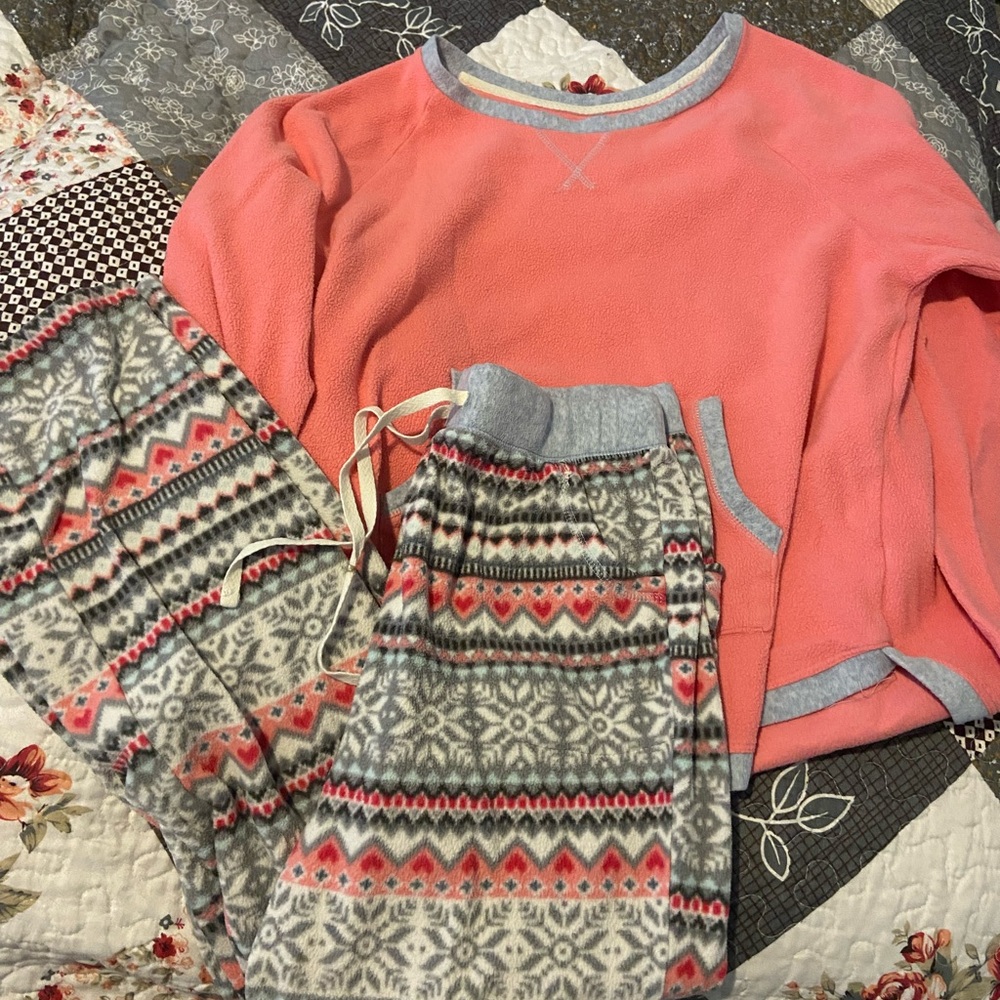 Cuddle duds sleepwear size small